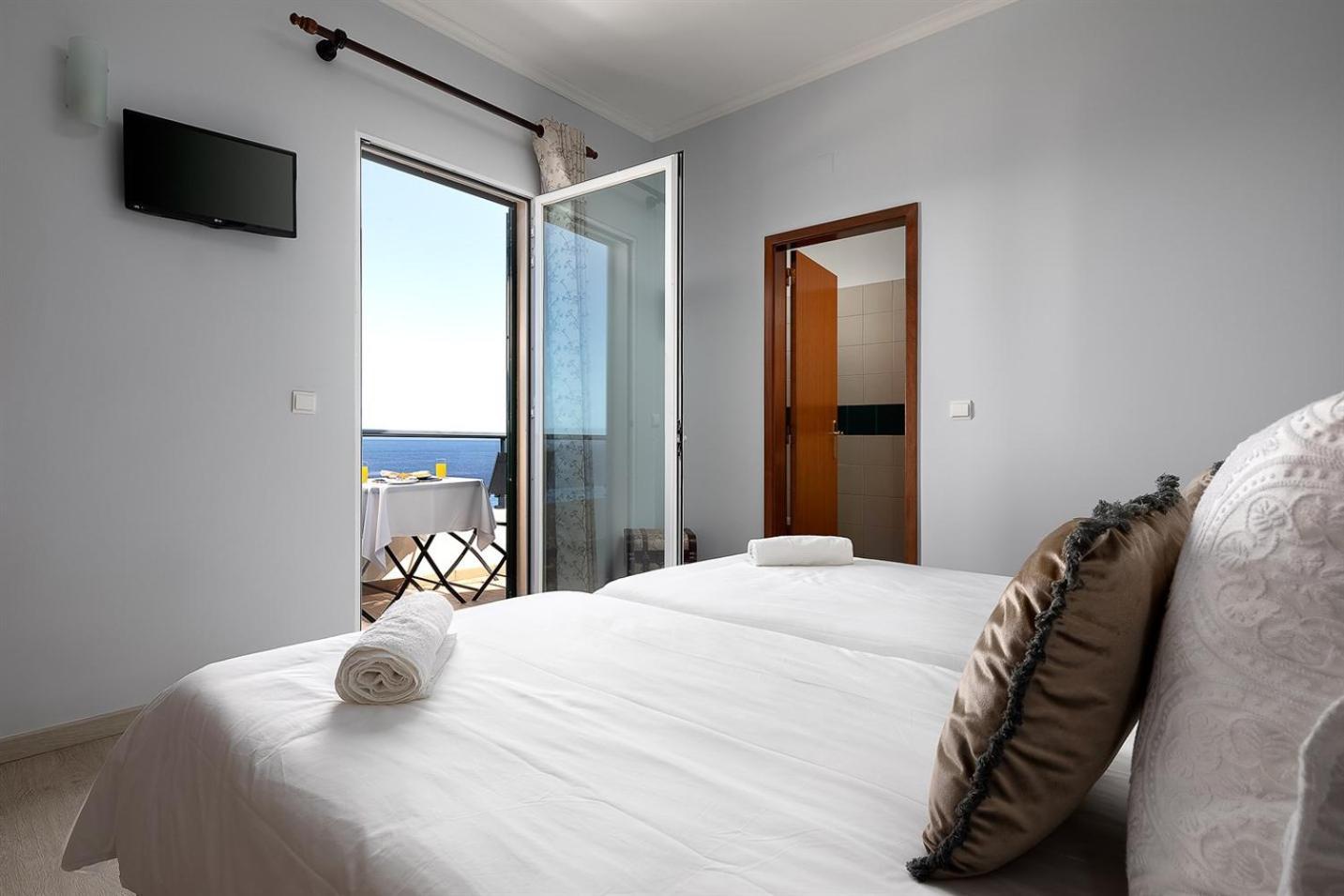 פורטו מוניז Perola Views Inn By Madeira Sun Travel מראה חיצוני תמונה